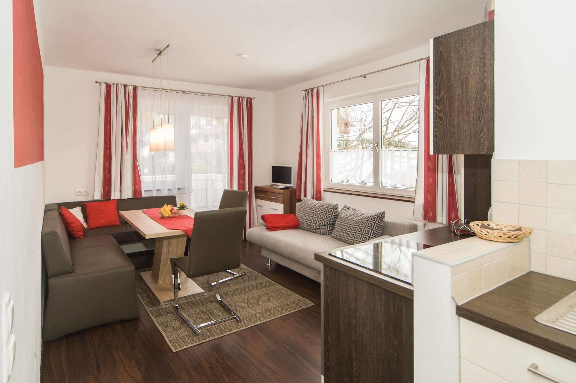 Haus Alpina Ski In & Ski Out Schladming Buitenkant foto
